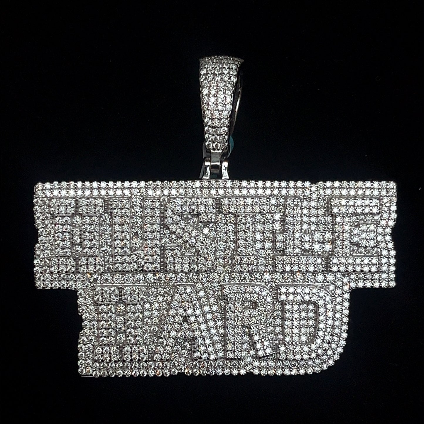 Pendant 'Hustle Hard'